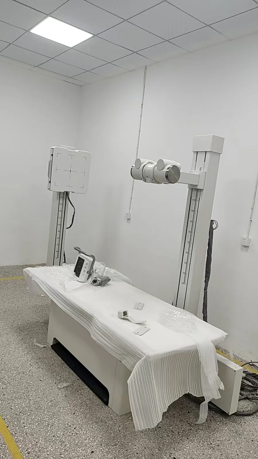 YJ-FDR100U-50 installed in a room