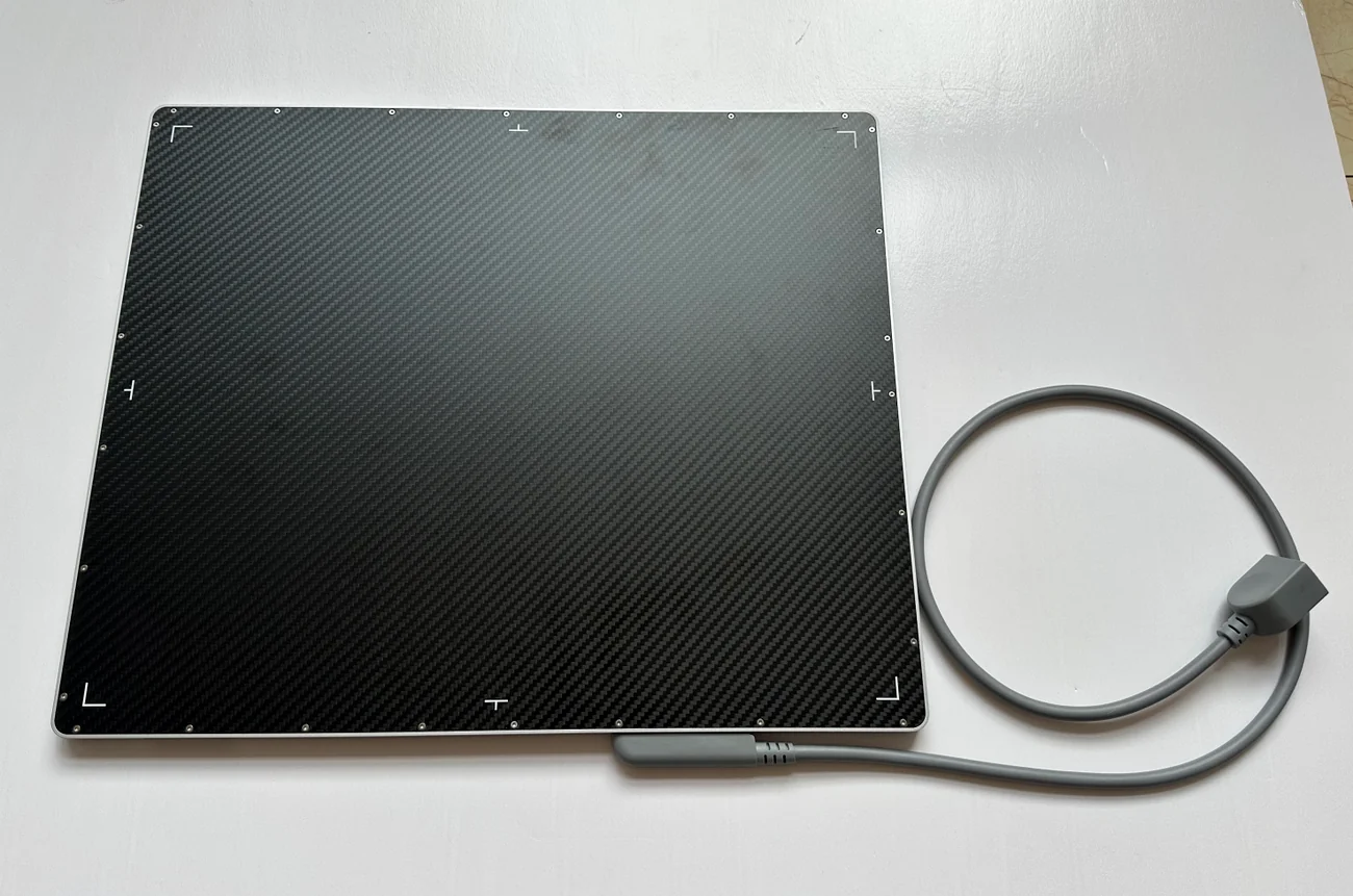 Wired flat panel detector with cable